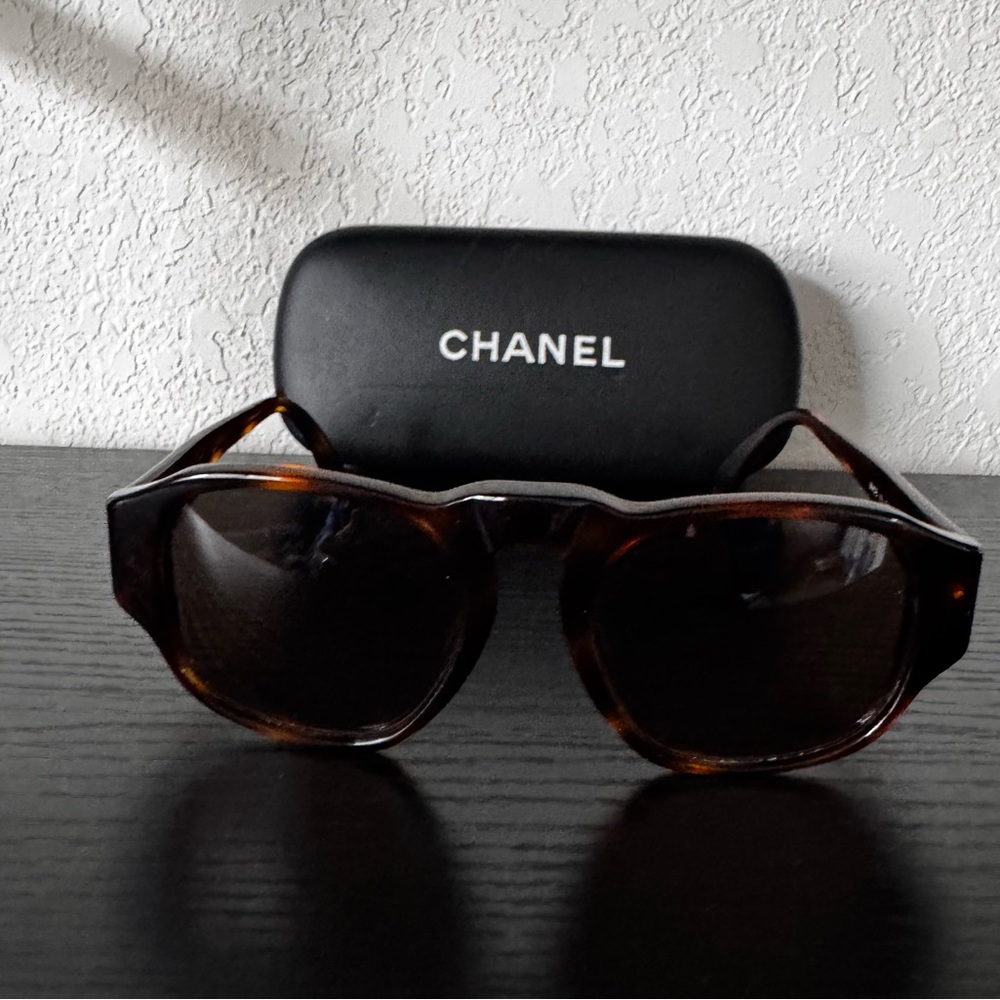 CHANEL Tortoiseshell Round Sunglasses